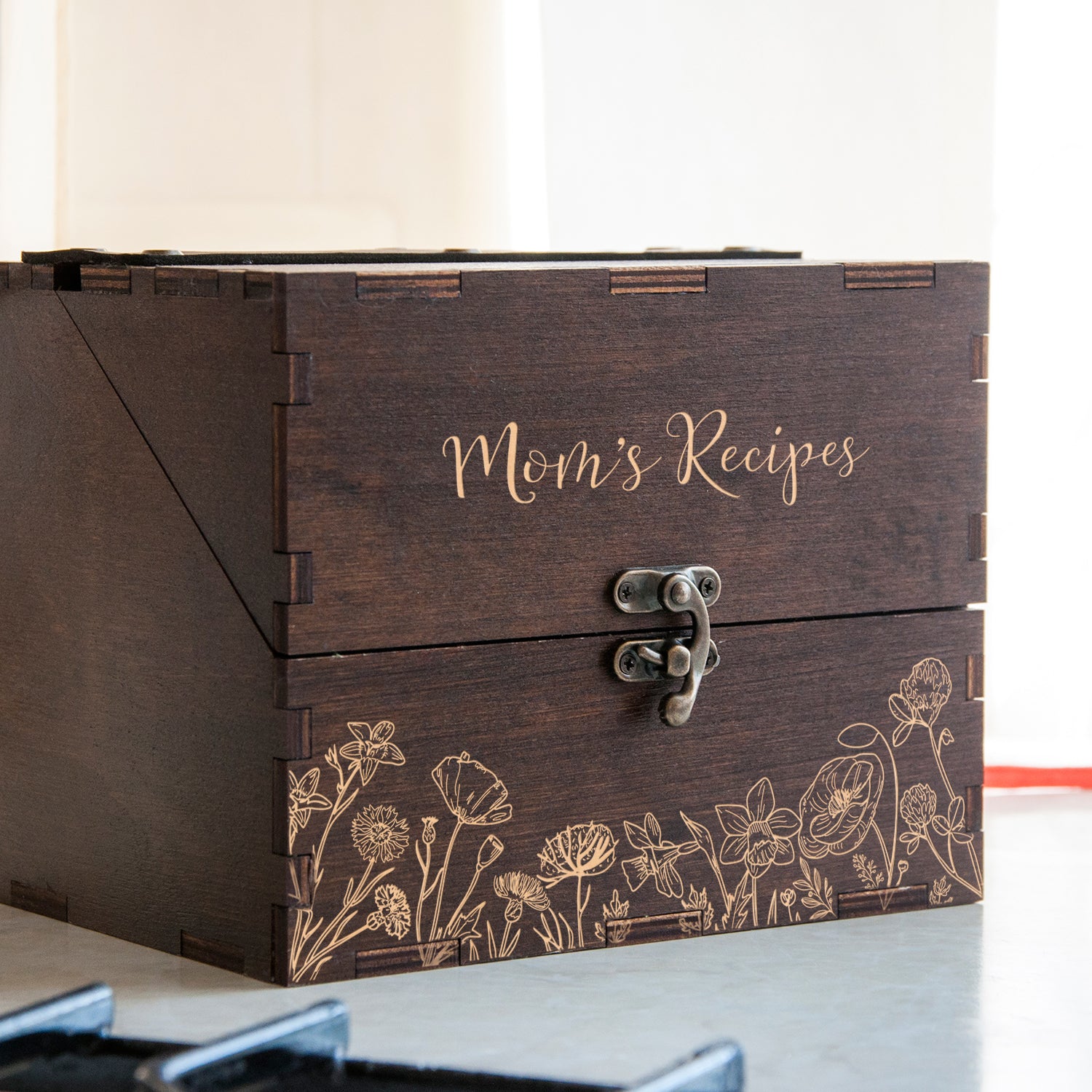 Personalized Recipe Box with Wooden Dividers - Wood Kitchen Decor - Gift for Mom