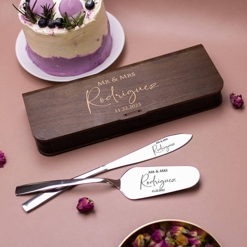 Personalized Wedding Cake Server Set - Wedding Gift for Mr and Mrs