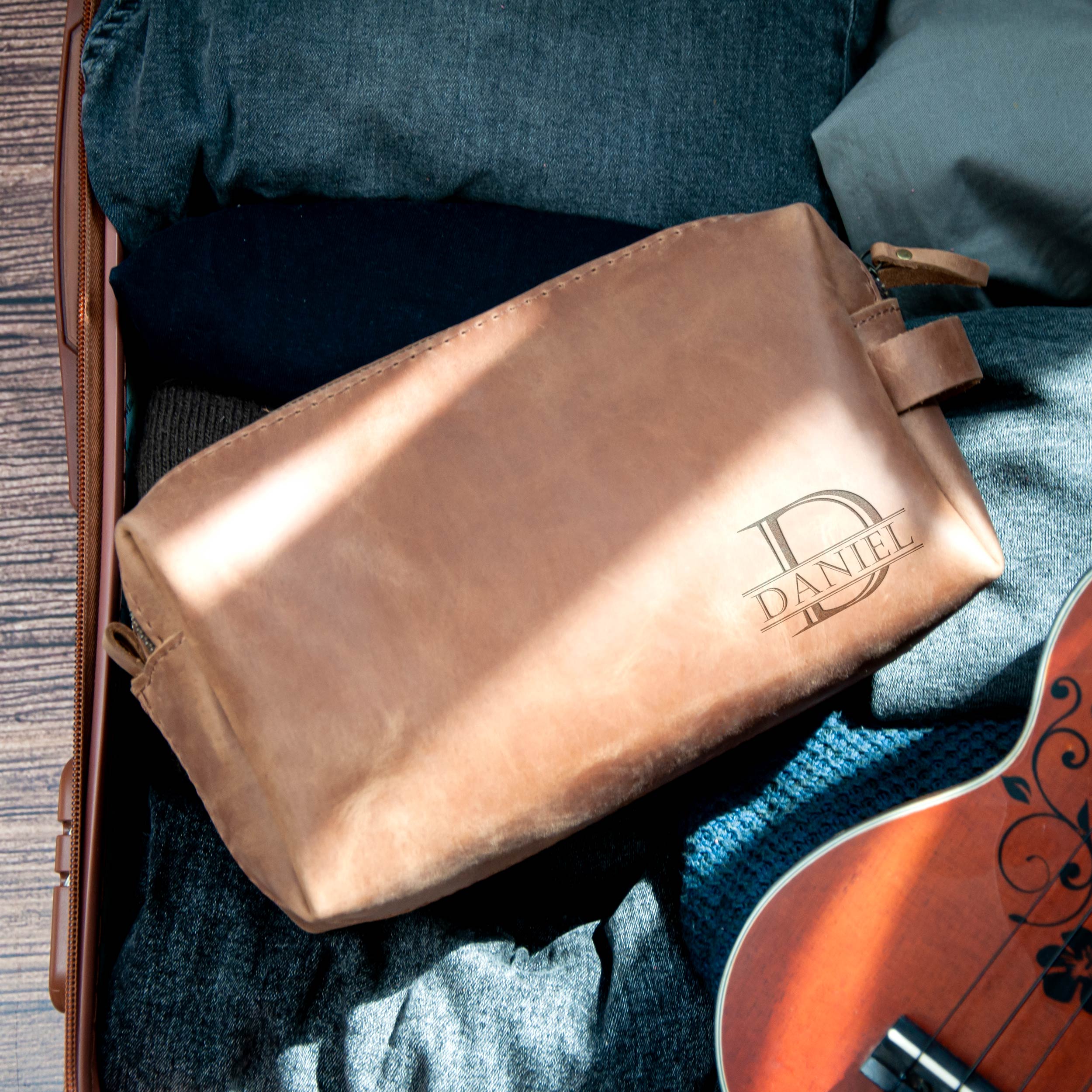 Men’s Custom Leather Toiletry Bag – Monogrammed Travel Dopp Kit