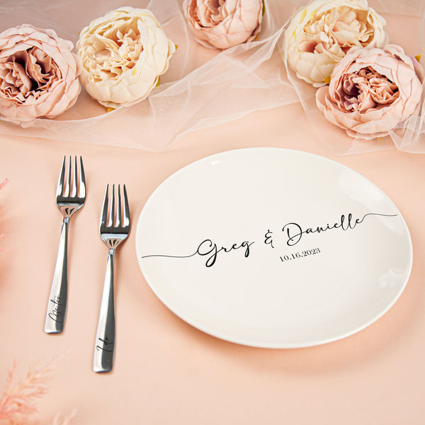 Set of wedding plate & personalized forks - Bridal shower gifts ideas