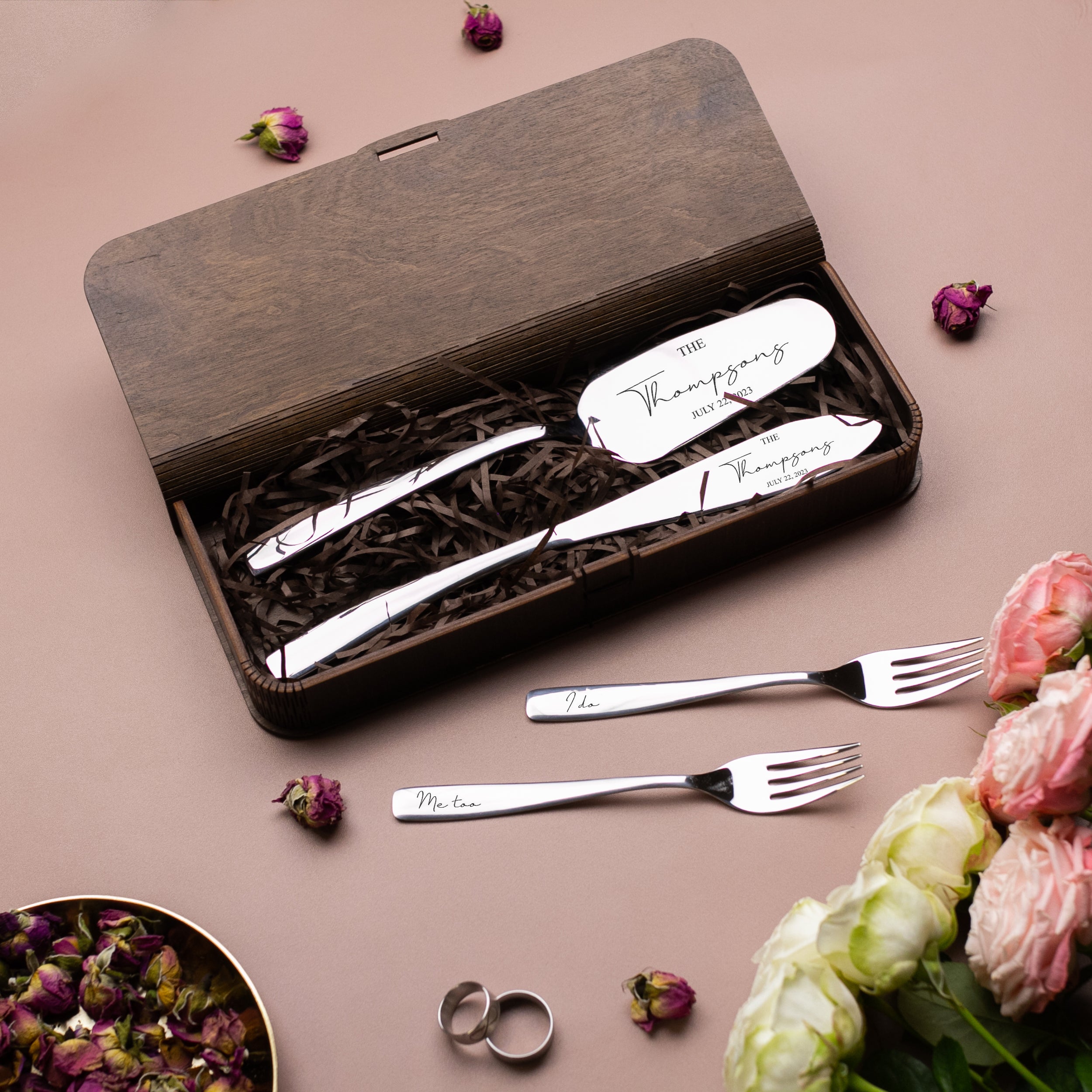 Bridal shower gift - Wedding cake cutting set & forks - I do, Me too