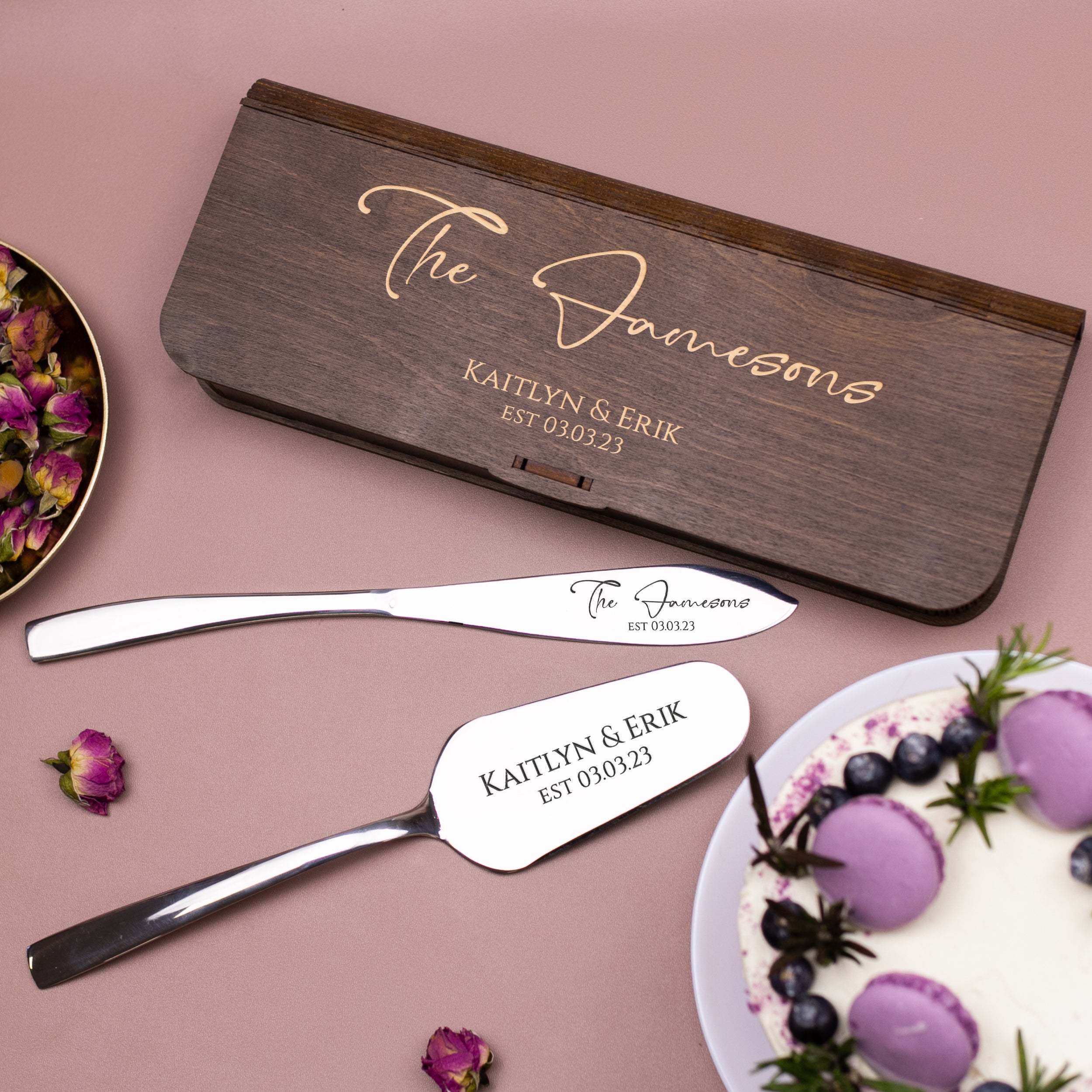 Personalized Cake Cutting Set - Wedding Gift for Couple