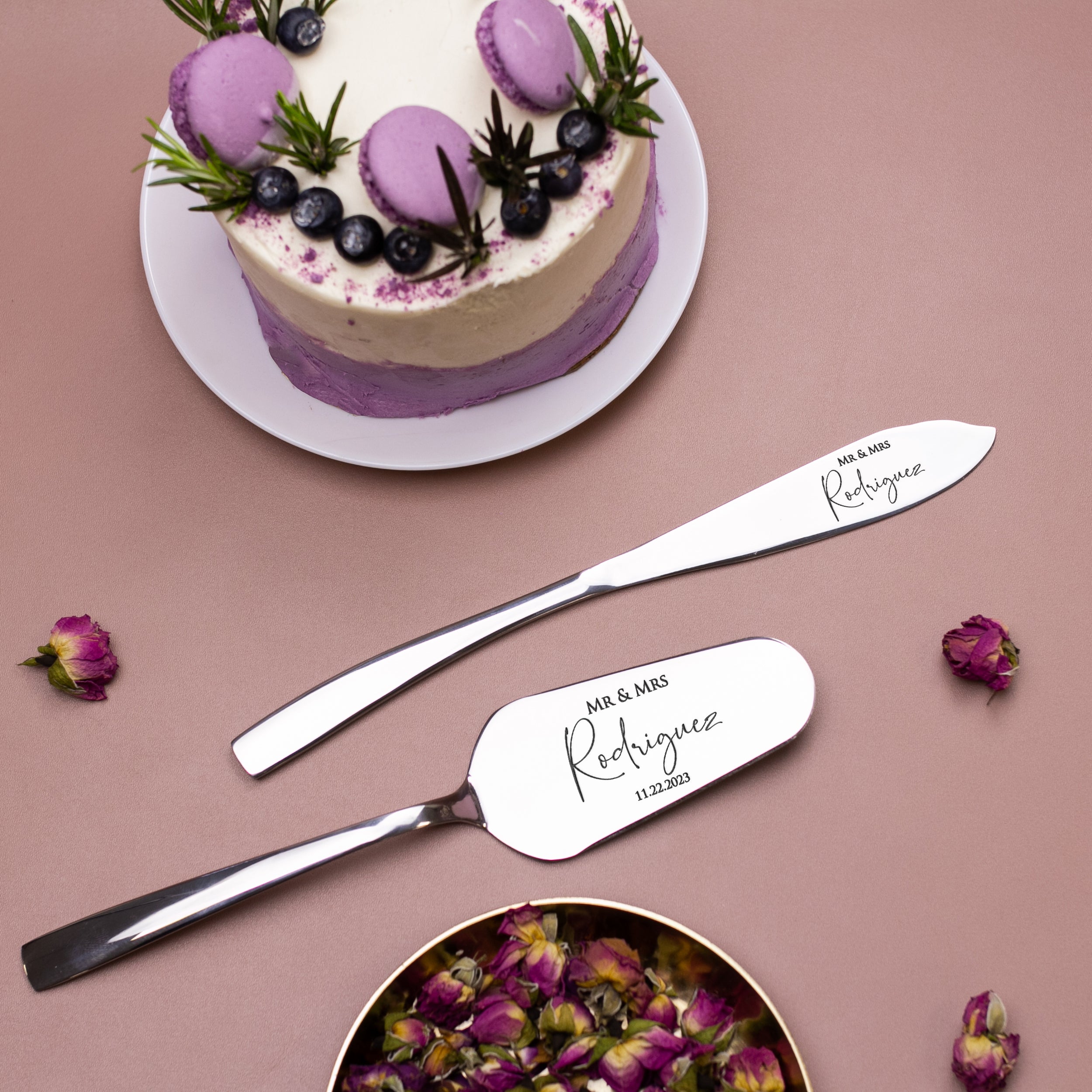 Personalized Wedding Cake Server Set - Wedding Gift for Mr and Mrs