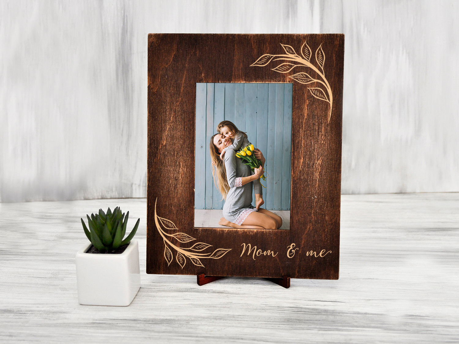 Engraved Picture Frame with Flowers - Mother's Day Gift