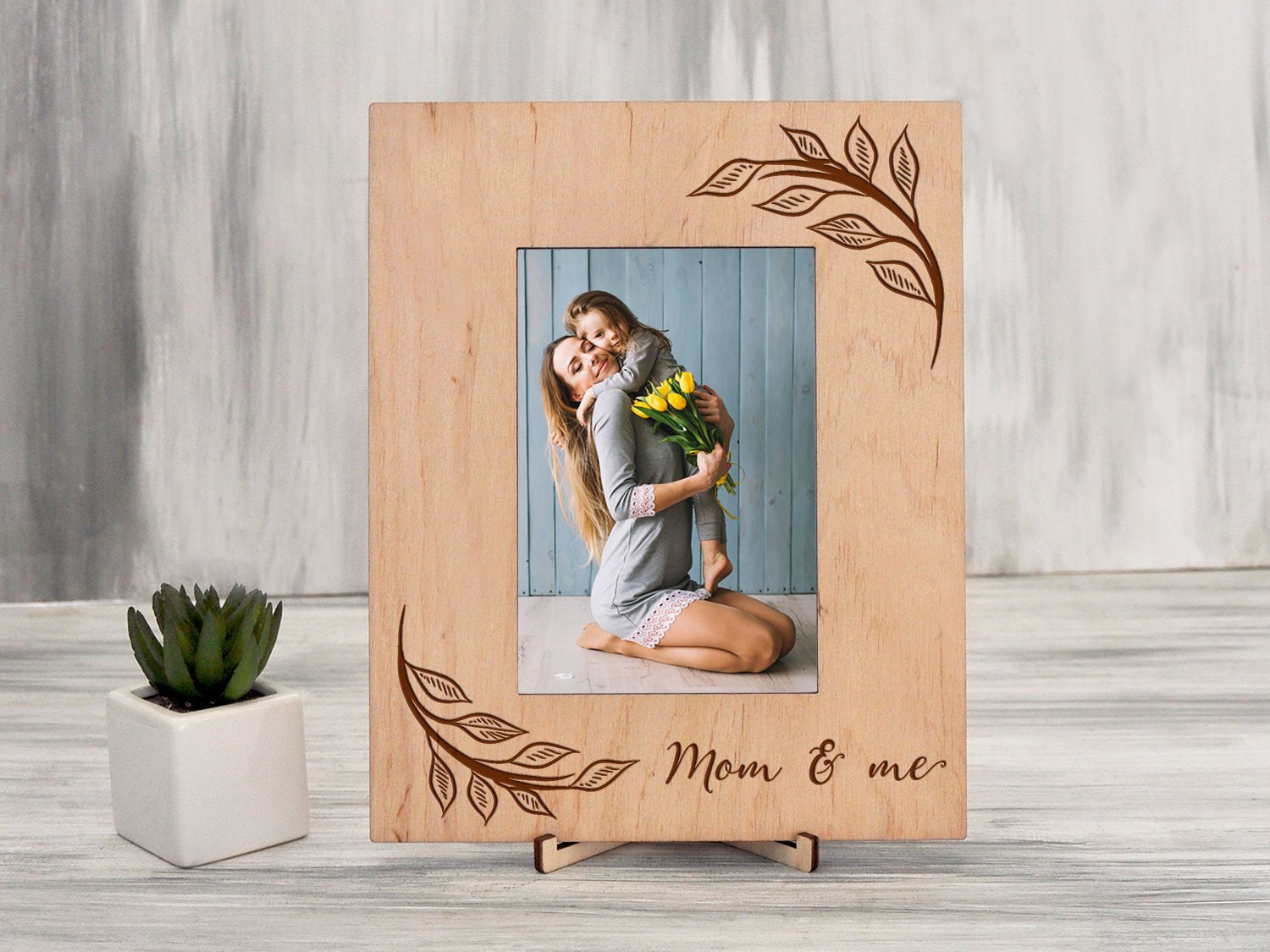 Engraved Picture Frame with Flowers - Mother's Day Gift